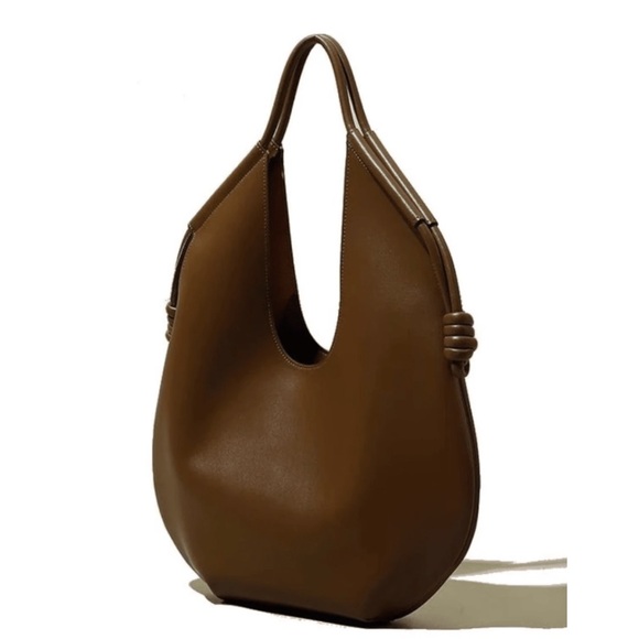 Handbags - 🆕 Stylish Hobo Shoulder Tote